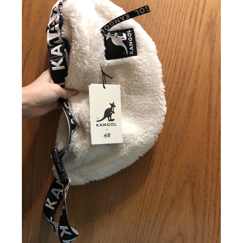 保證正貨🦘 kangol h&amp;m hm  白色腰包 毛絨包 聯名 腰包 仿綿羊腰包 絨毛包 側背包 小包 毛毛包 袋鼠