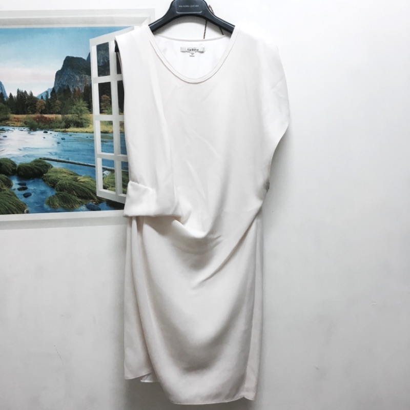 La Feta 特殊剪裁設計白色洋裝
