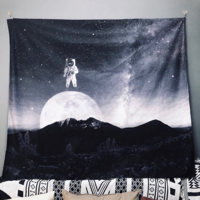 Sonder 獨賣設計款 神秘莫測的月球銀河寧靜ｉ太空人掛布掛毯桌布背景牆ｉ 蝦皮購物