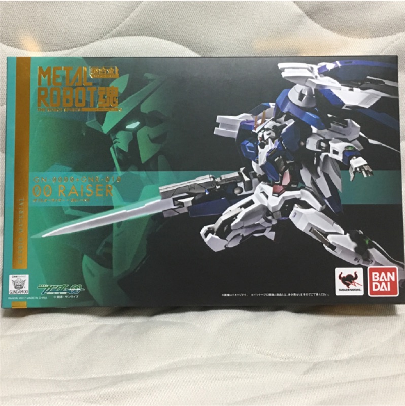 METAL ROBOT魂 00 RAISER + 7劍 配件包和運輸箱（萬代）