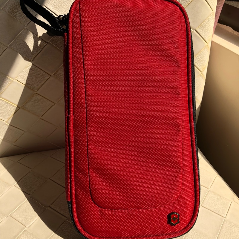 Victorinox 旅行護照文件夾(紅色)
