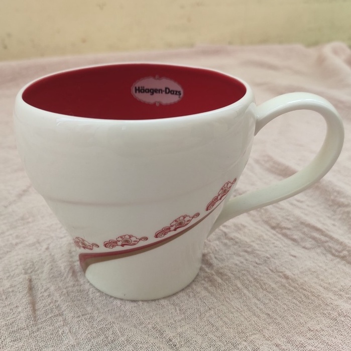 Haagen Dazs 哈根達斯 馬克杯 水杯 圖騰圖案 內部為紅色 略圓弧造型杯 馬克杯