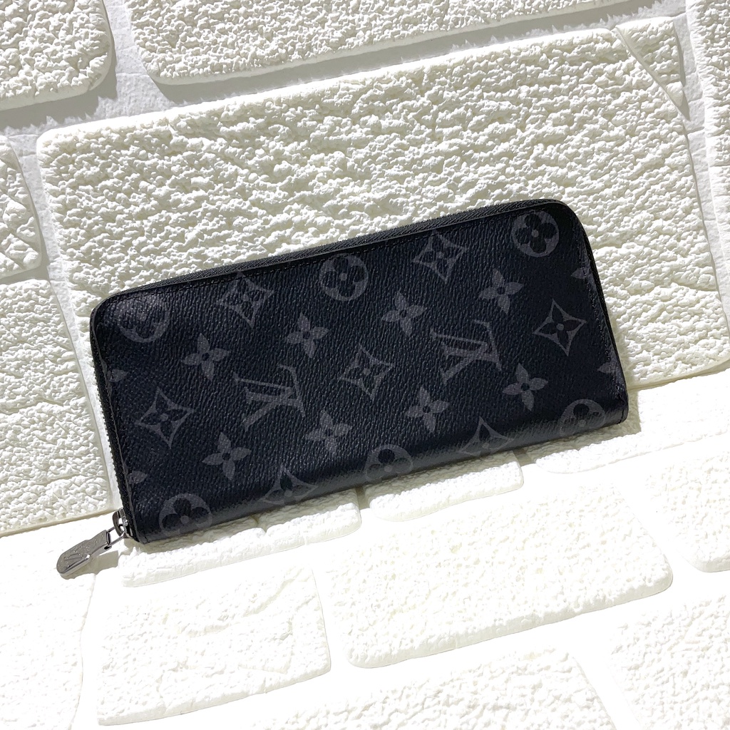 二手旗艦 LOUIS VUITTON LV 黑色字紋 14卡ㄇ字 拉鍊 長夾 (公益店)08801