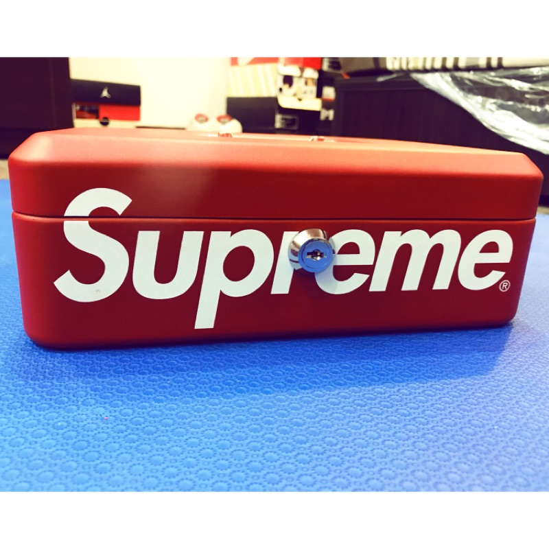 Supreme box 鐵盒