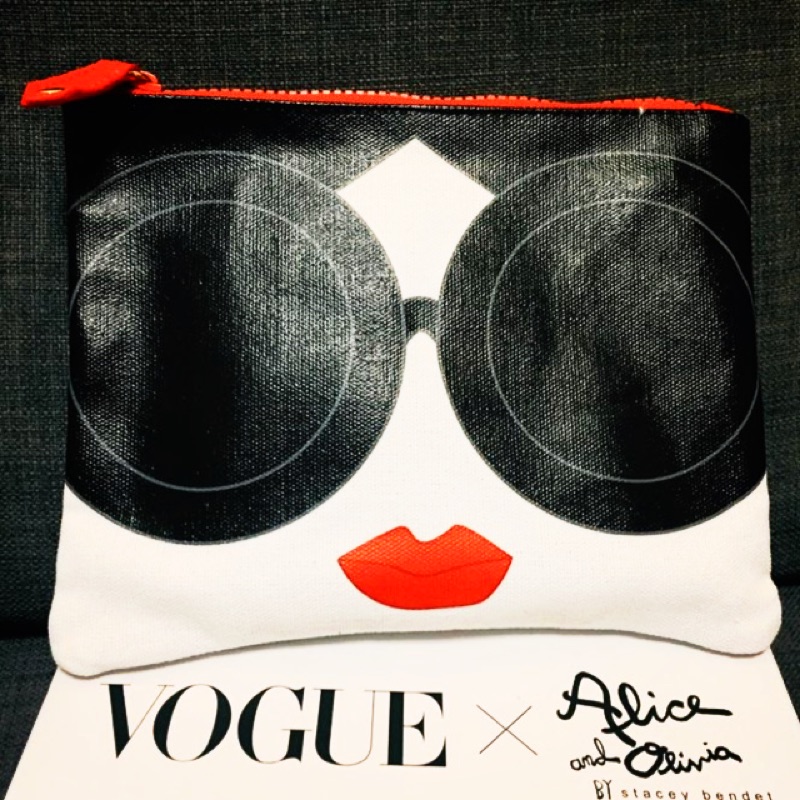Vogue獨家限量發行Alice+Olivia經典Stacey face手拿包
