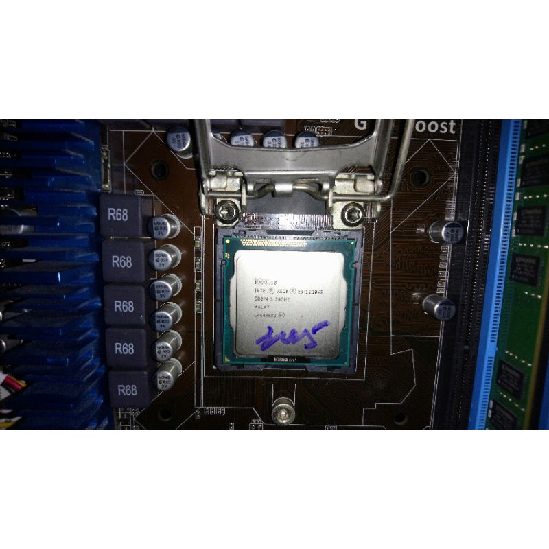 Intel E3 1230v2 1155 三代 E3神教 溫度正常 內部散熱膏沒有乾掉 送原廠風扇