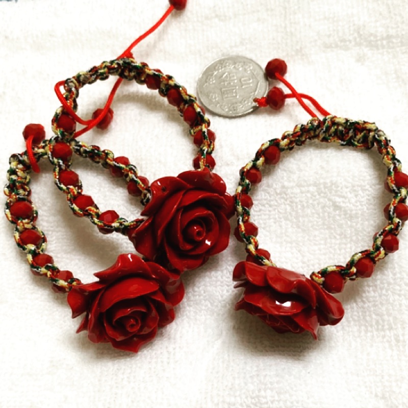 珊瑚花～玫瑰花造型手鍊 五色線幸運繩手鍊 $100紅珊瑚雕刻玫瑰款式