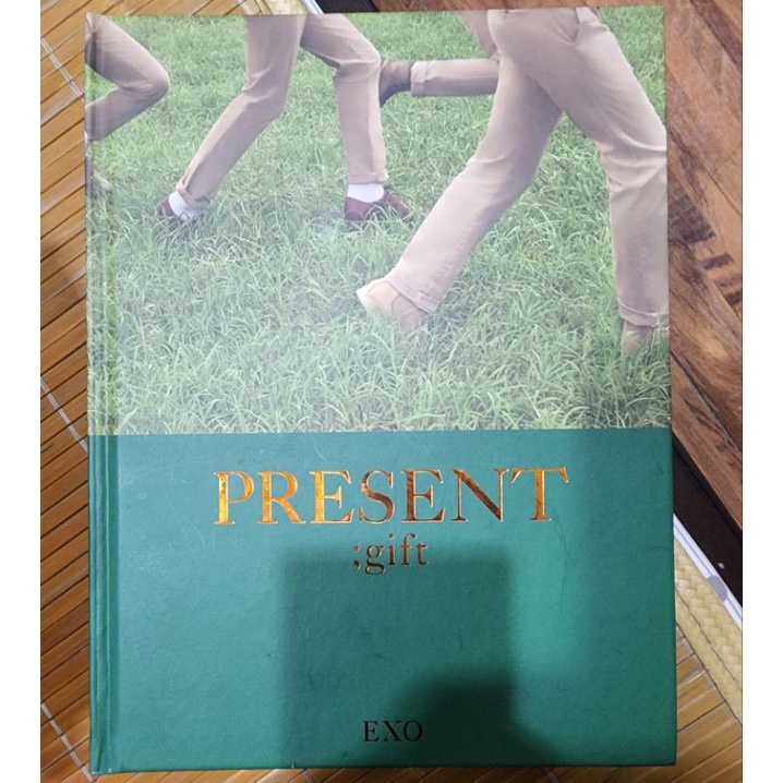 exo present gift 寫真書（已拆封）