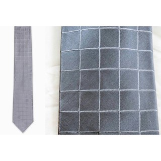 全新美國名牌 Calvin Klein 銀灰色格紋絲質經典款領帶，只有一件！(購買前務必詢問是否有存貨！隨時缺貨！)