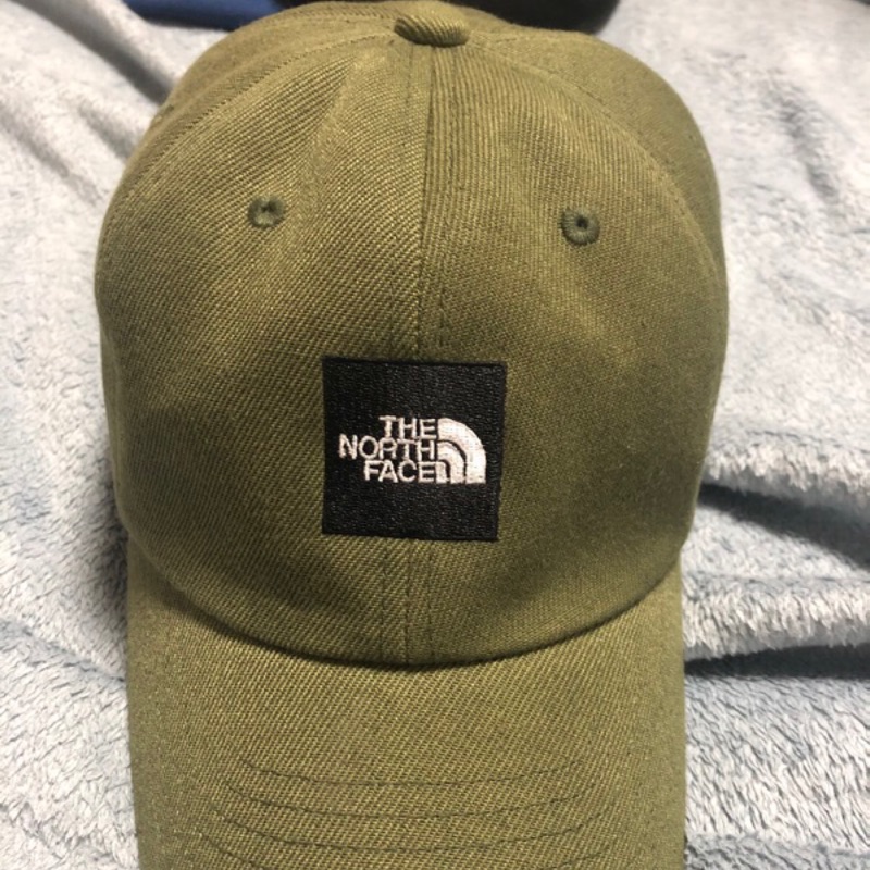 The north face 日標軍綠老帽