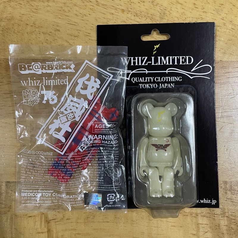 全新 BEARBRICK 日本潮牌WHIZ  100% 夜光+格紋 2隻一起賣 BE@RBRICK