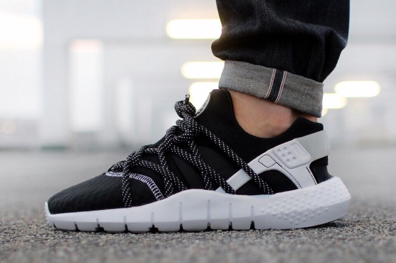 nike huarache nm kids silver