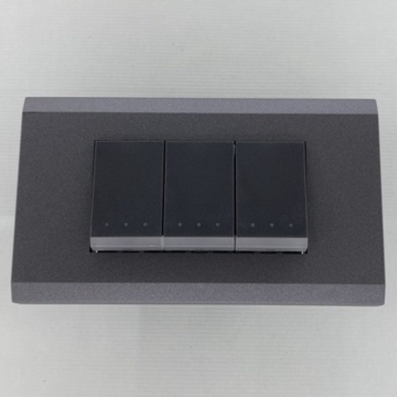 三晰電工 ECO灰色烤漆系列      夜光輕觸型開關JY-E5152GB x3 + 蓋板JY-E6403-FG
