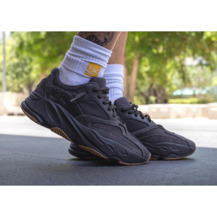 【S.M.P】Adidas Yeezy Boost 700 Utility Black 黑 膠底 FV5304