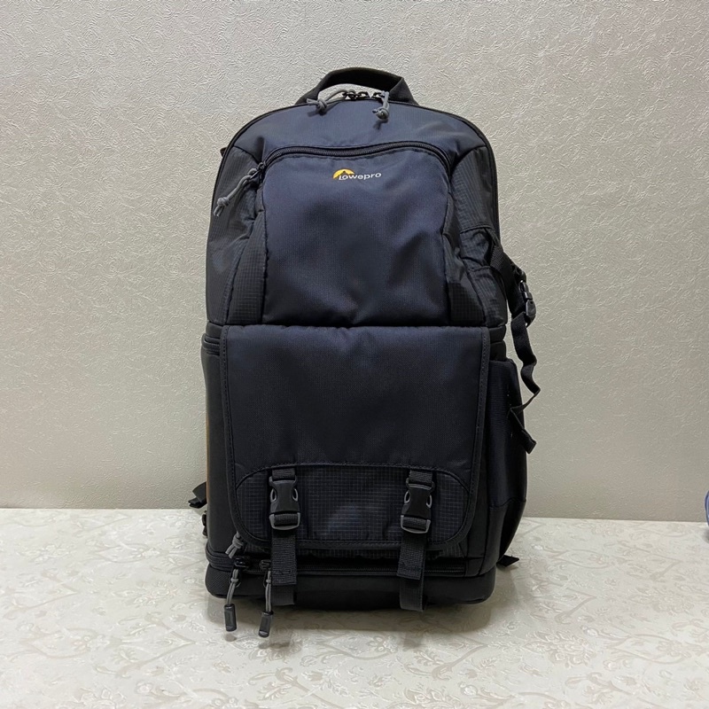 近全新LOWEPRO 飛梭 Fastpack BP 250AW II 專業相機後背包