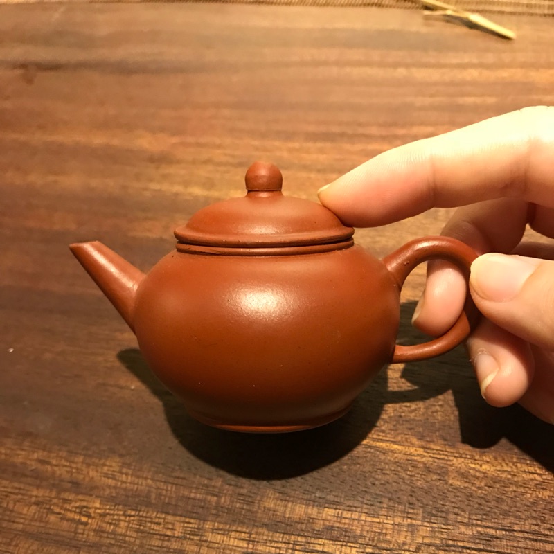 宜興紫砂一廠綠標雞蛋標內外淋漿兩杯紫砂茶壺，試茶工夫茶功夫茶適合，小壺老壺茶文化茶道具文房水滳也適合，水平壺標準壺