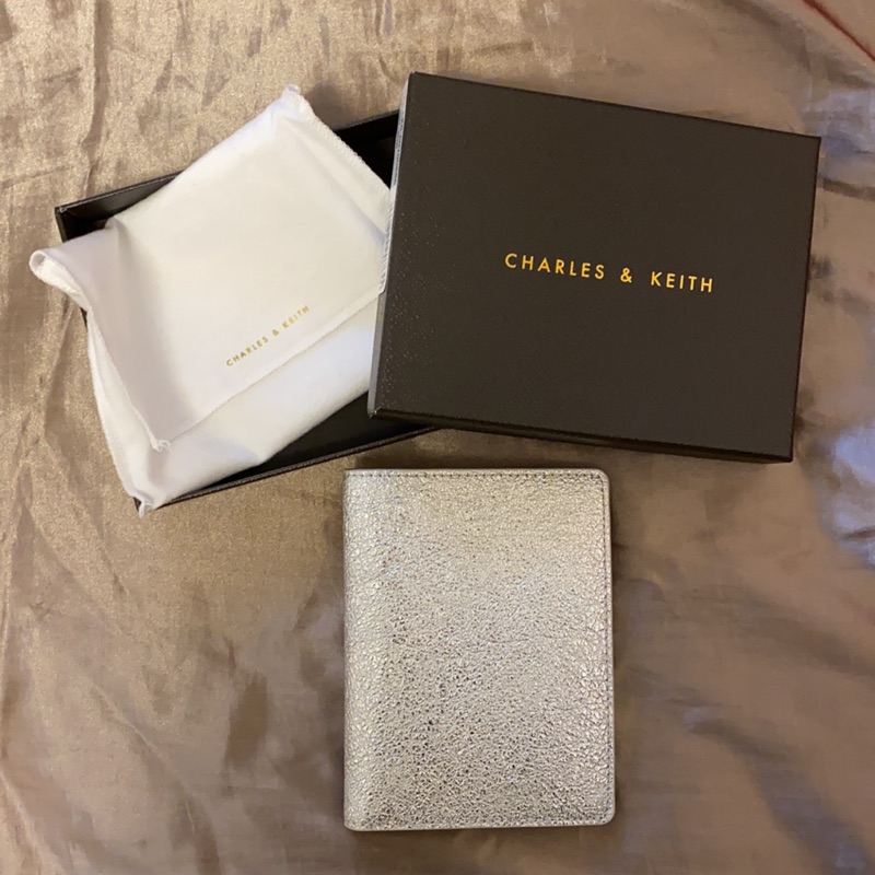 [全新] Charles &amp; Keith 小ck 護照夾