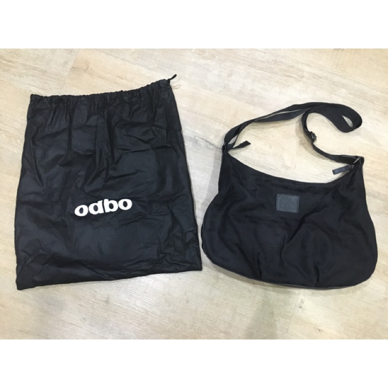 odbo 彎月型肩背包