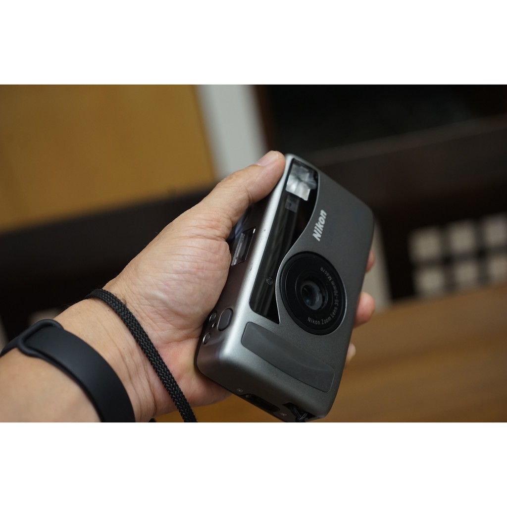【售】小巧 Nikon Zoom 310AF 消光鐵灰金屬材質 自動對焦 日期背蓋 適合快拍及街拍