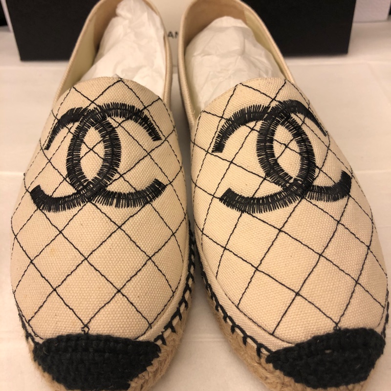 《全新正品》Chanel香奈兒米白雙C logo布面格紋草編鞋 鉛筆鞋～39號