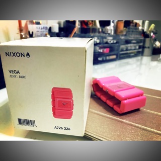 【NIXON】THE VEGA 手環飾品系設計腕錶-粉紅