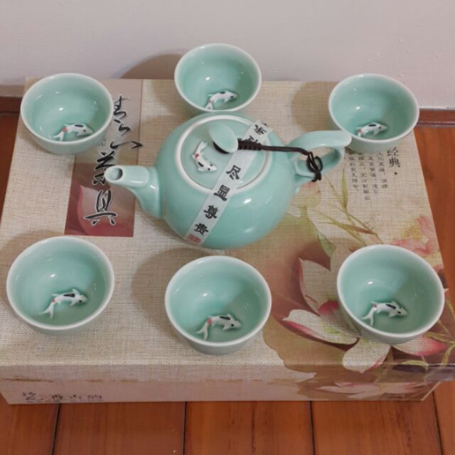 哥窯青瓷鯉魚浮雕一壺六杯茶具組禮盒