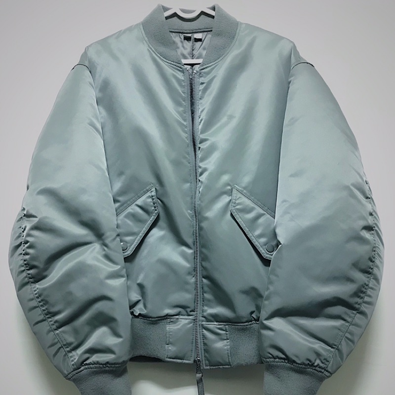 Uniqlo U Ma 1 灰銀 蝦皮購物