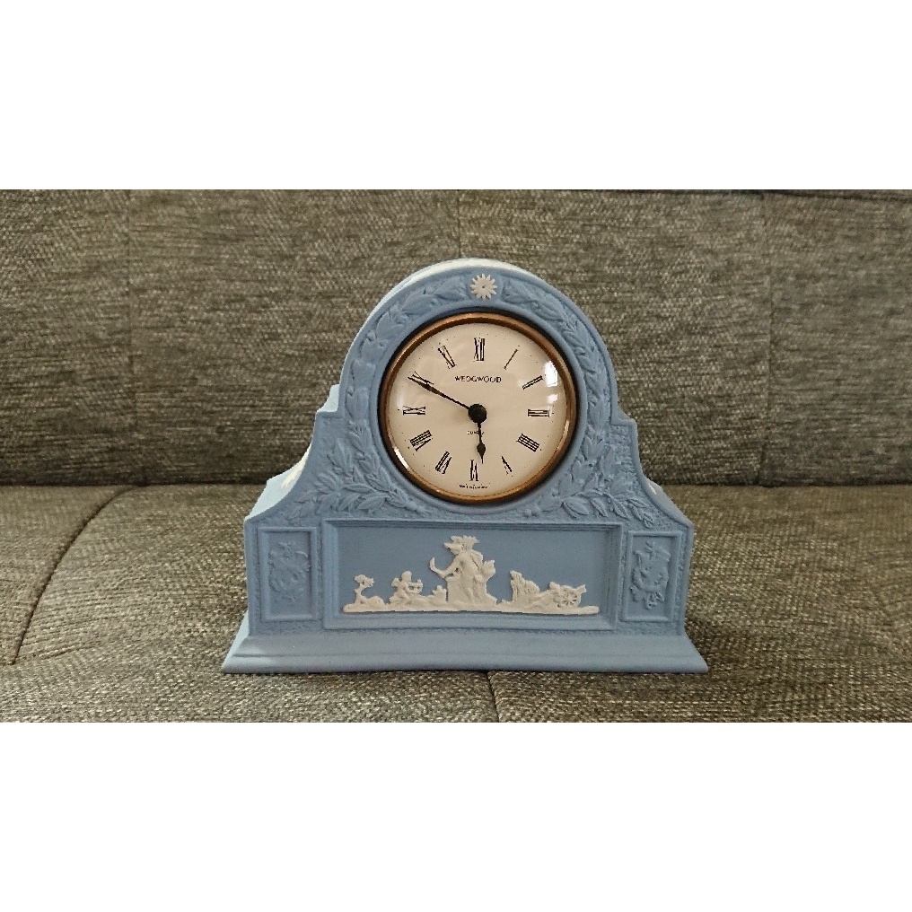英國國寶級品牌WEDGWOOD經典雋永款 水藍碧玉浮雕邱比特陶瓷桌鐘 時鐘