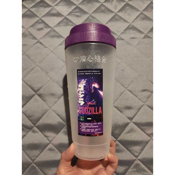 【現貨+快速出貨】(全新)清心福全x哥吉拉聯名款恰好瓶“紫色”。立體浮雕。環保杯。飲料杯。塑膠水瓶