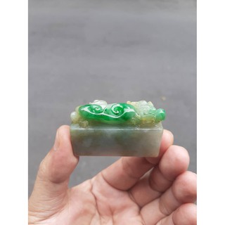 「愛玉冰」A貨緬甸產天然翡翠-----辣綠白底青雌龍印章