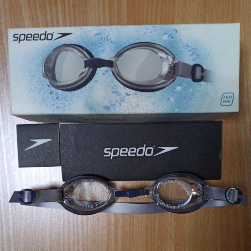 “全新未使用” Speedo®成人基礎型泳鏡 Jet 深藍色/透明 運動泳鏡 游泳配備 抗UV