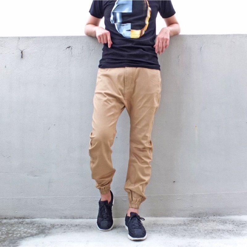 美國品牌 Publish Kelson Jogger Pants 卡其色 彈性布料 縮口褲 LEGACY