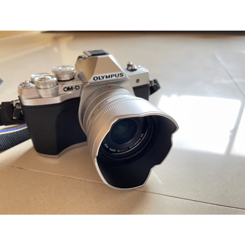 Olympus 單眼相機 E-M10 III + Lumix 15mm F1.7 定焦鏡，功能正常免運
