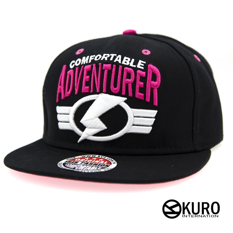 KURO-SHOP黑色桃紅色字閃電ADVENTURER電繡棒球帽板帽