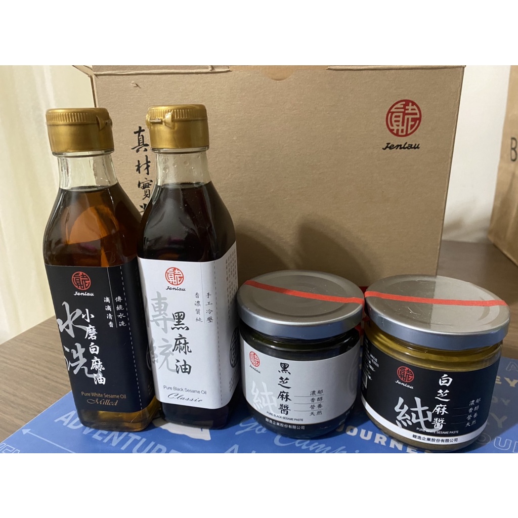 真老麻油 小禮盒組-B(小磨白麻油200ml+冷壓黑麻油200ml+黑芝麻醬200g+白芝麻醬200g)