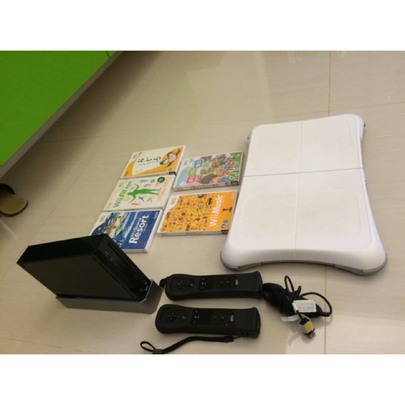 Wii運動度假勝地主機(Wii Sport Resort)+Wii Fit Plus+雙截棍x1+正版遊戲片x5