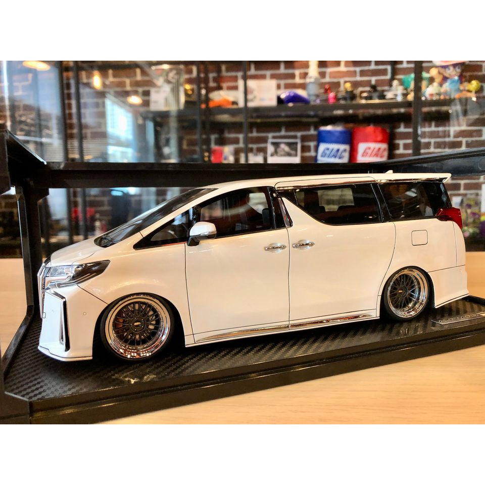 IG 1:18 Toyota Alphard (H30W) Executive Lounge S Pearl White