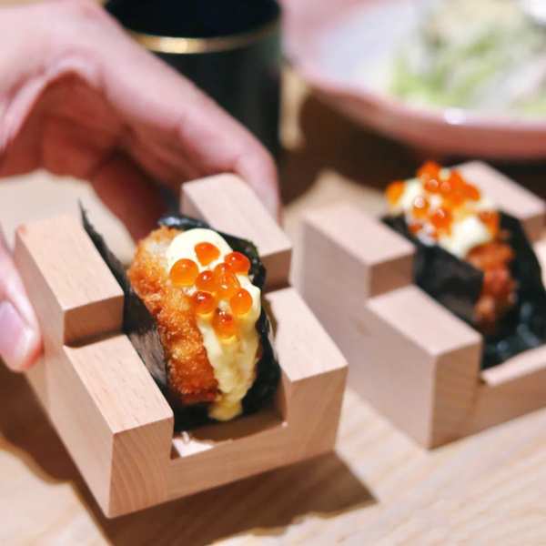 日式手握海膽壽司架手卷架飯糰模具U型會席板前餐具捲餅taco架子