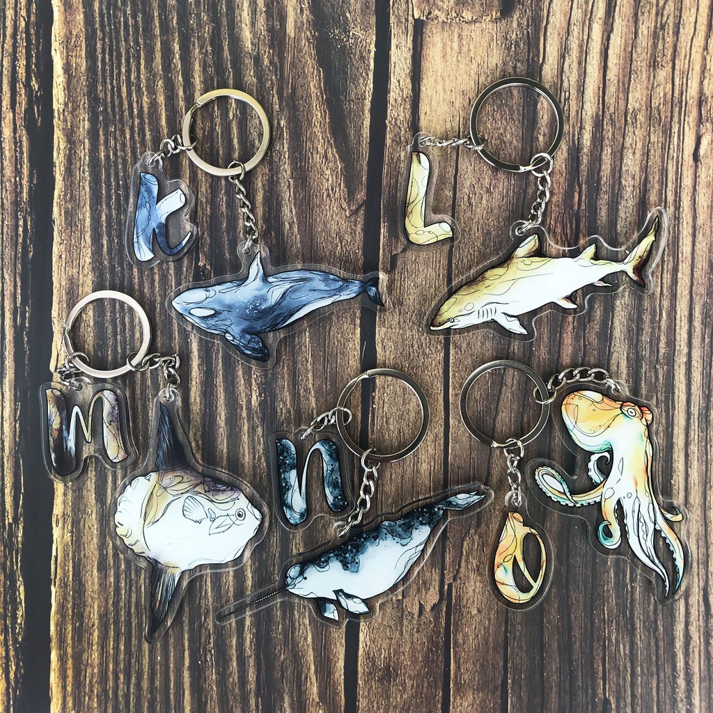 【魚七分】海洋生物 K-O 英文字母 壓克力吊飾 鑰匙圈(贈送字母明信片)