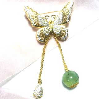 流行飾品華麗金色蝴蝶白色滿水鑽流蘇天然人緣能量綠幽靈晶墜兩用韓風仙女母親禮物鏤空精雕冰透清亮圓珠垂墜事業正財胸針項鍊胸墜