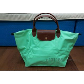 全新~LONGCHAMP 短提把中型M號折疊水餃包(蘋果綠）