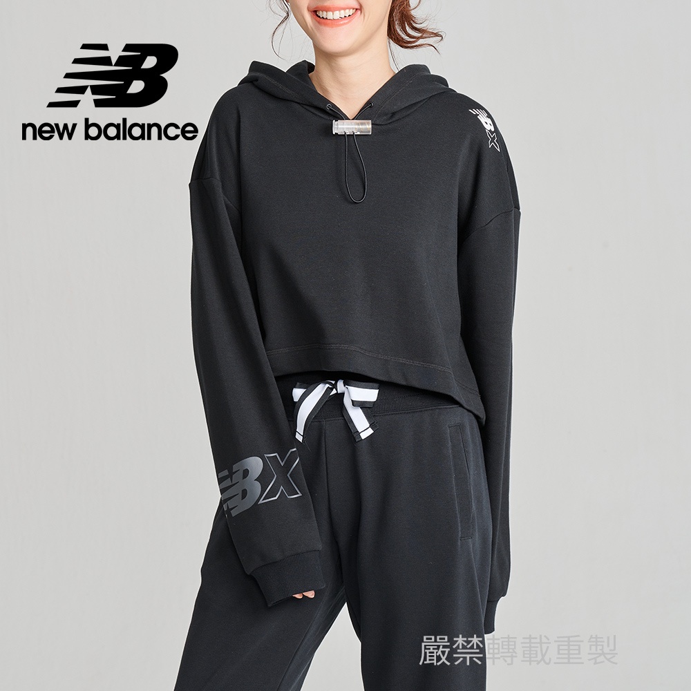 【New Balance】 NB 連帽短版上衣_女性_黑色_WT13556BK