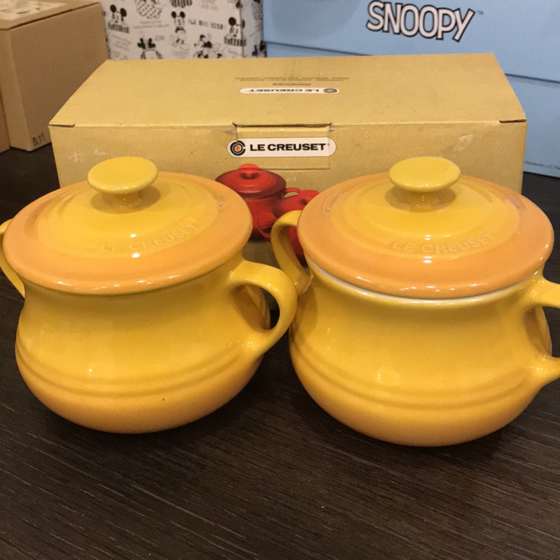 LE CREUSET  湯汁壺 芥末黃 就不多介紹了 新的 沒用過 只是放了一段時間 便宜出清