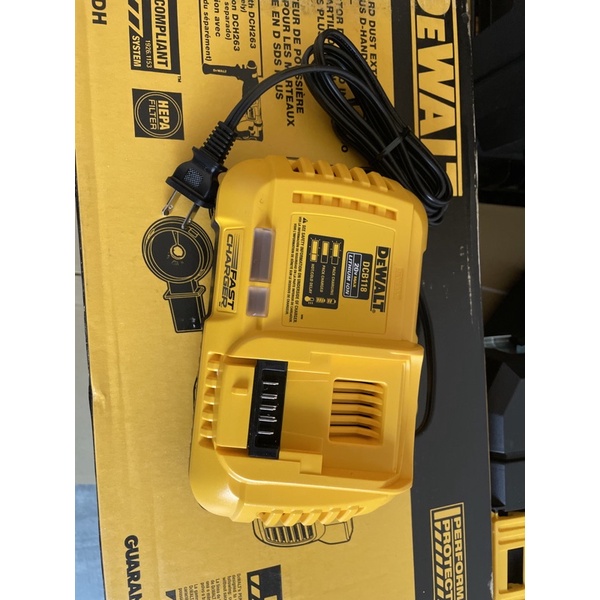 勇桑 附發票 DEWALT 得偉 DCB118 8A 快速充電器 電壓110V 得偉充電器 充電器