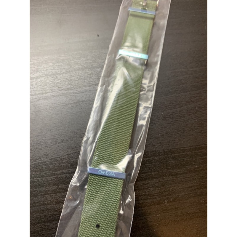 全新現貨，正品OMEGA原廠NATO錶帶，軍綠色。（官方定價5300）