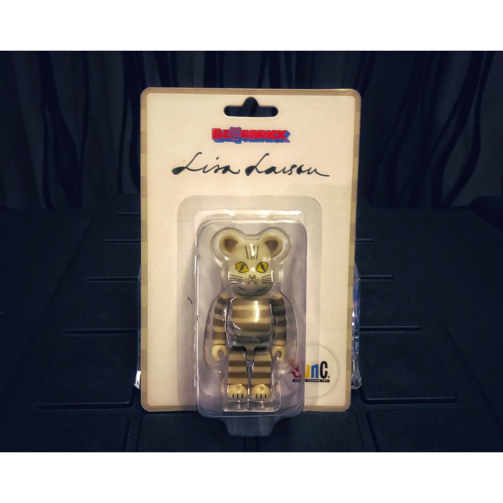 Be@rbrick 🐻瑞典國寶藝術家 Lisa Larson 咖啡 條文貓 吊卡 100%