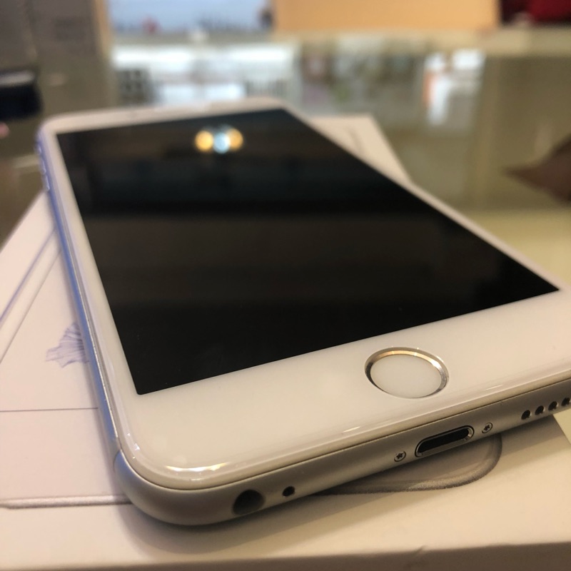 9.9新iphone6s plus 64g銀色 盒裝配件全 功能正常 指紋辨識正常整隻包膜 盒續一樣=13300