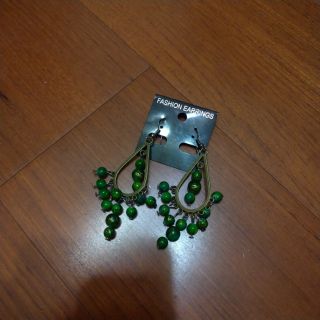 翡翠綠珠珠水滴型金色耳環