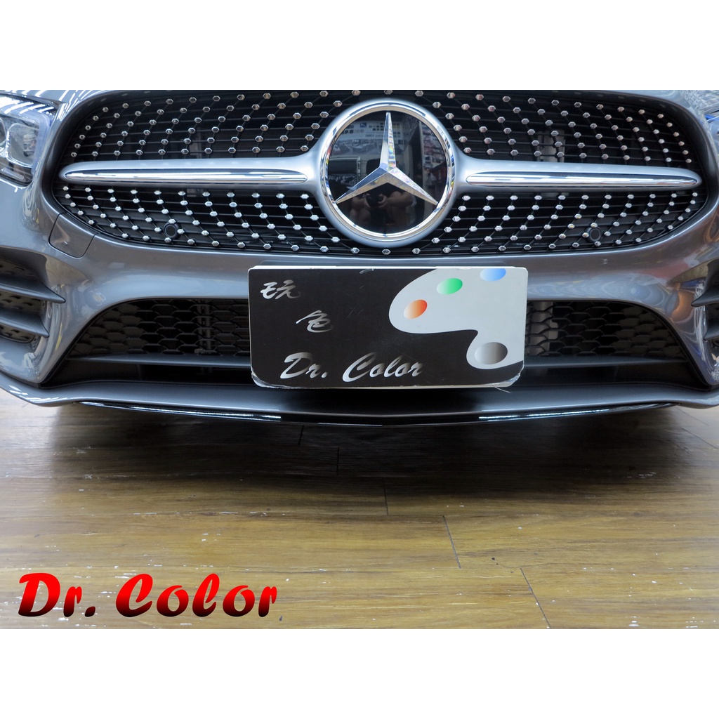 Dr. Color 玩色專業汽車包膜 M-Benz A180 高亮黑/黑carbon/火龍紅_前下巴/窗框/側裙/後視鏡