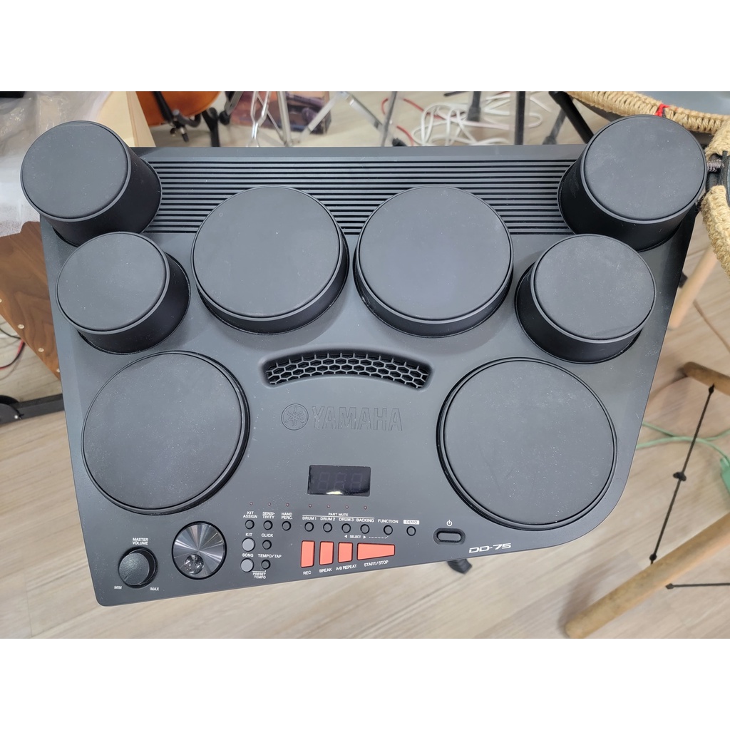 YAMAHA  DD-75 電子鼓 便攜式  小體積 功能非常強 可調節奏 伴奏 音色 可裝電池 室內室外表演利器